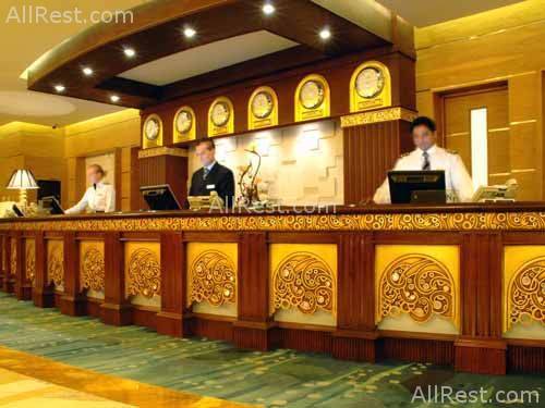 Dhow Palace Hotel 8
